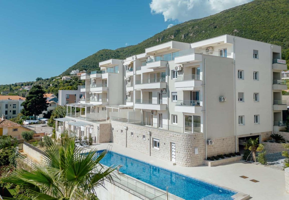 Luxury apartment for sale near the sea in Baošići.