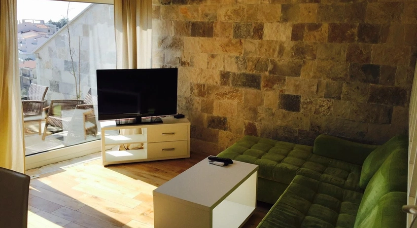 Luxus-Apartment mit 2 Schlafzimmern und Blick auf das Meer und die Altstadt ab dem 15. September!