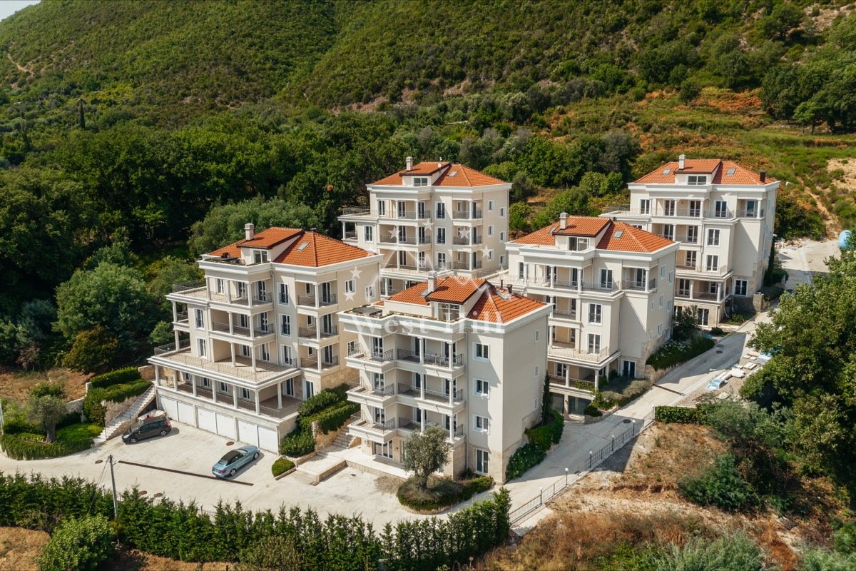 Luxury apartments with sea views near Porto Novi