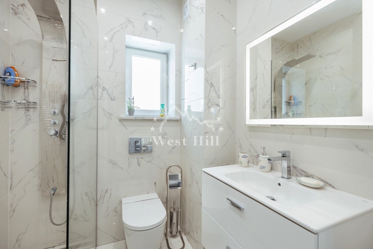 Luxury apartments with sea views near Porto Novi