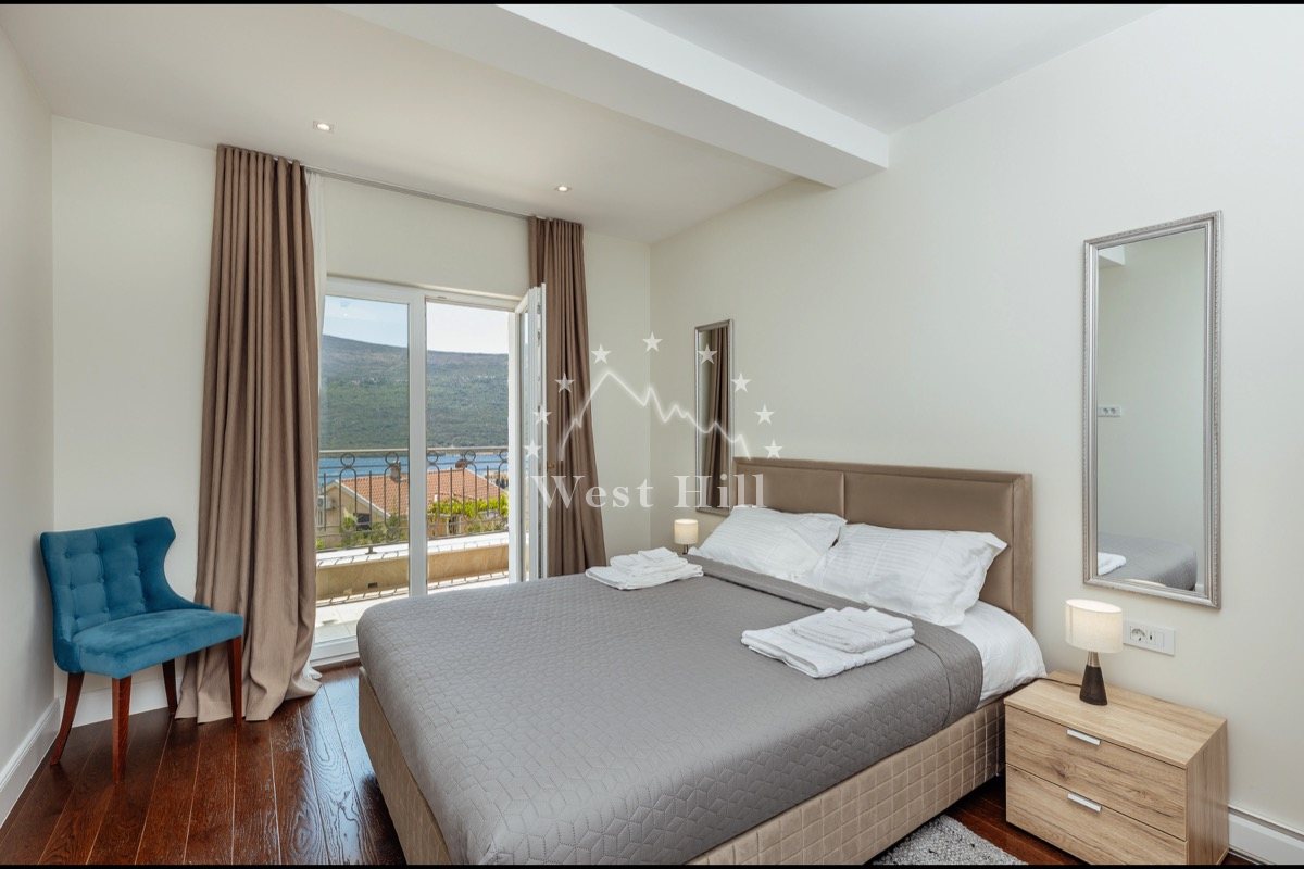 Luxury apartments with sea views near Porto Novi