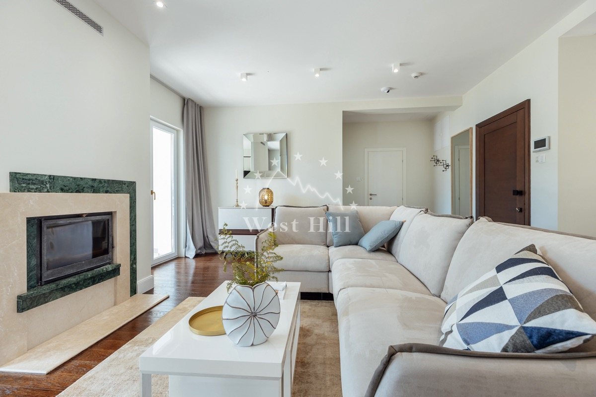 Luxury apartments with sea views near Porto Novi