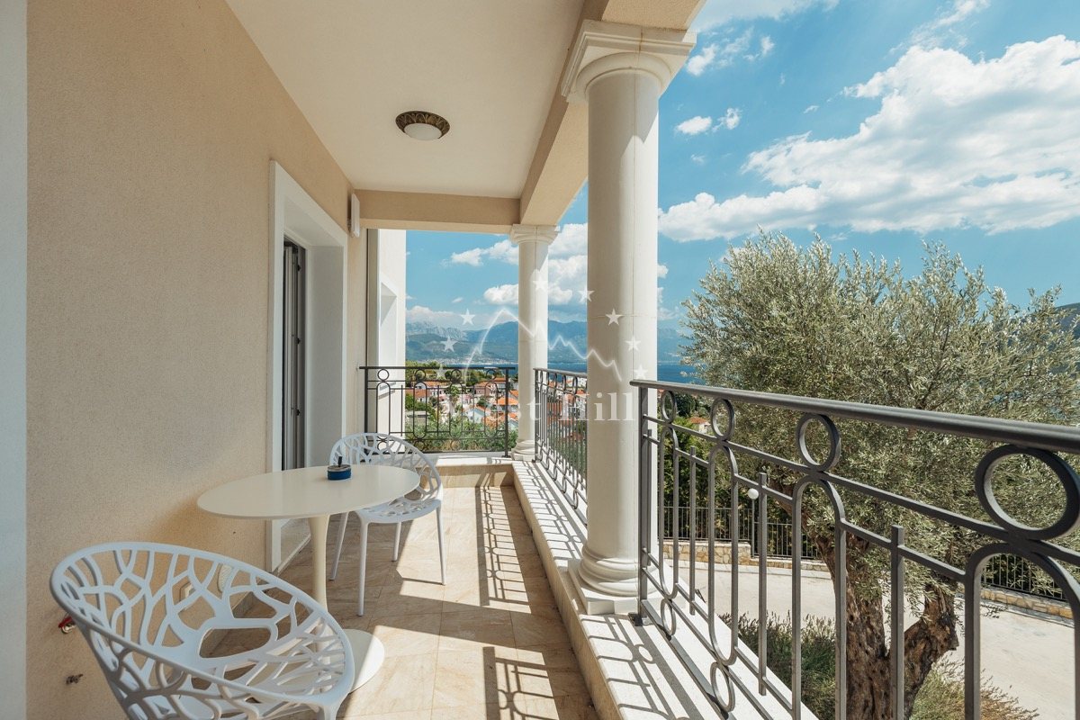 Luxury apartments with sea views near Porto Novi