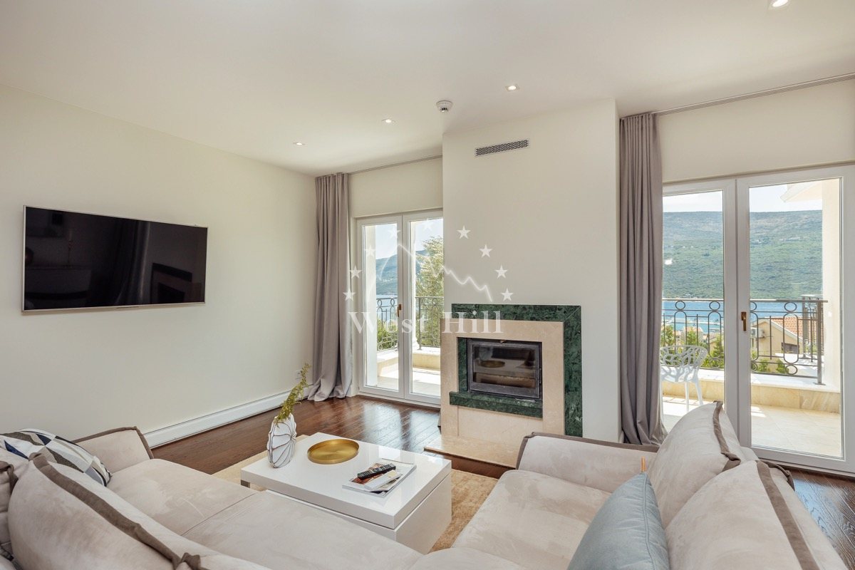 Luxury apartments with sea views near Porto Novi