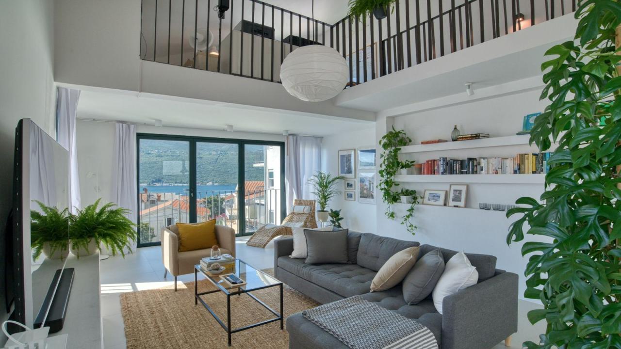 Luxury duplex apartment for sale in Đenovići.
