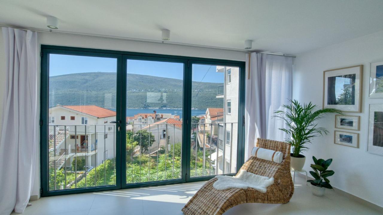Luxury duplex apartment for sale in Đenovići.