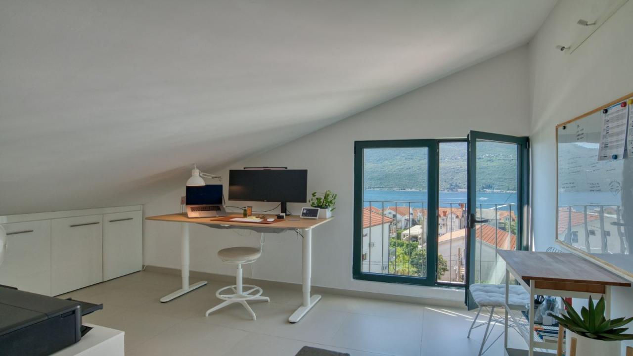 Luxury duplex apartment for sale in Đenovići.