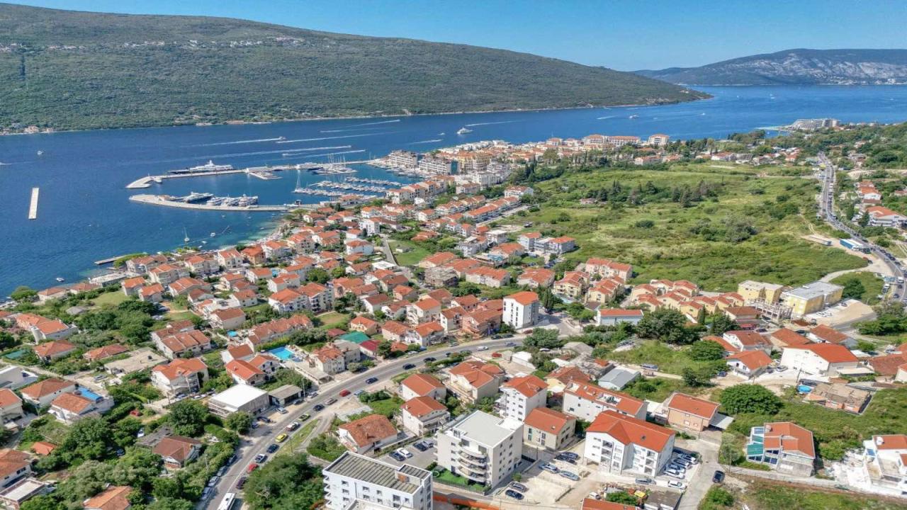 Luxury duplex apartment for sale in Đenovići.