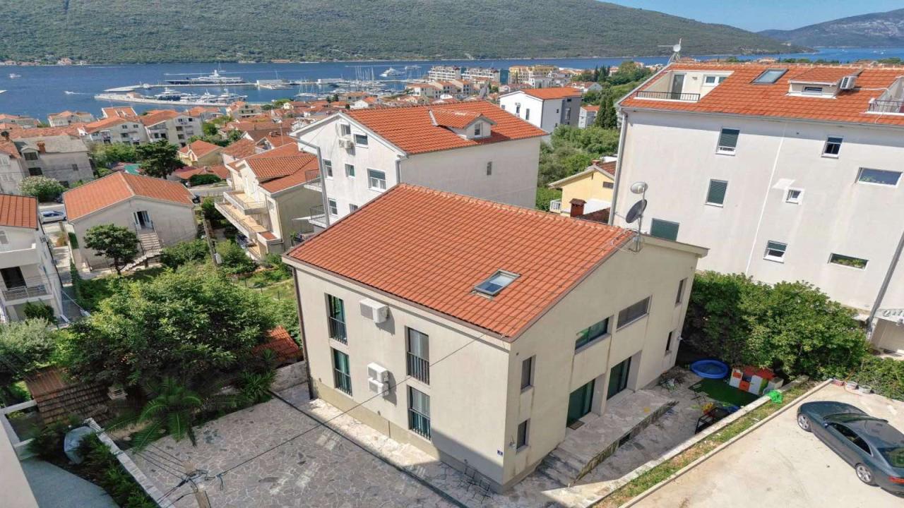 Luxury duplex apartment for sale in Đenovići.