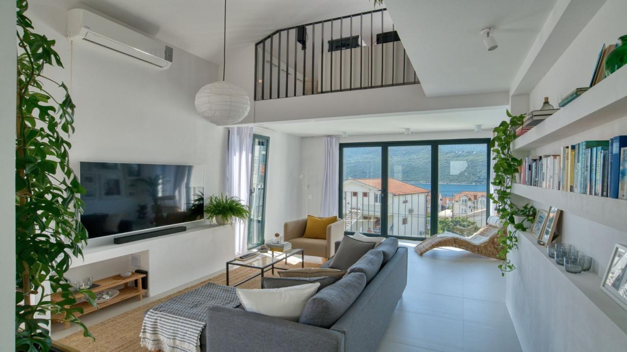 Luxury duplex apartment for sale in Đenovići.