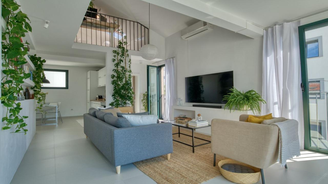 Luxury duplex apartment for sale in Đenovići.