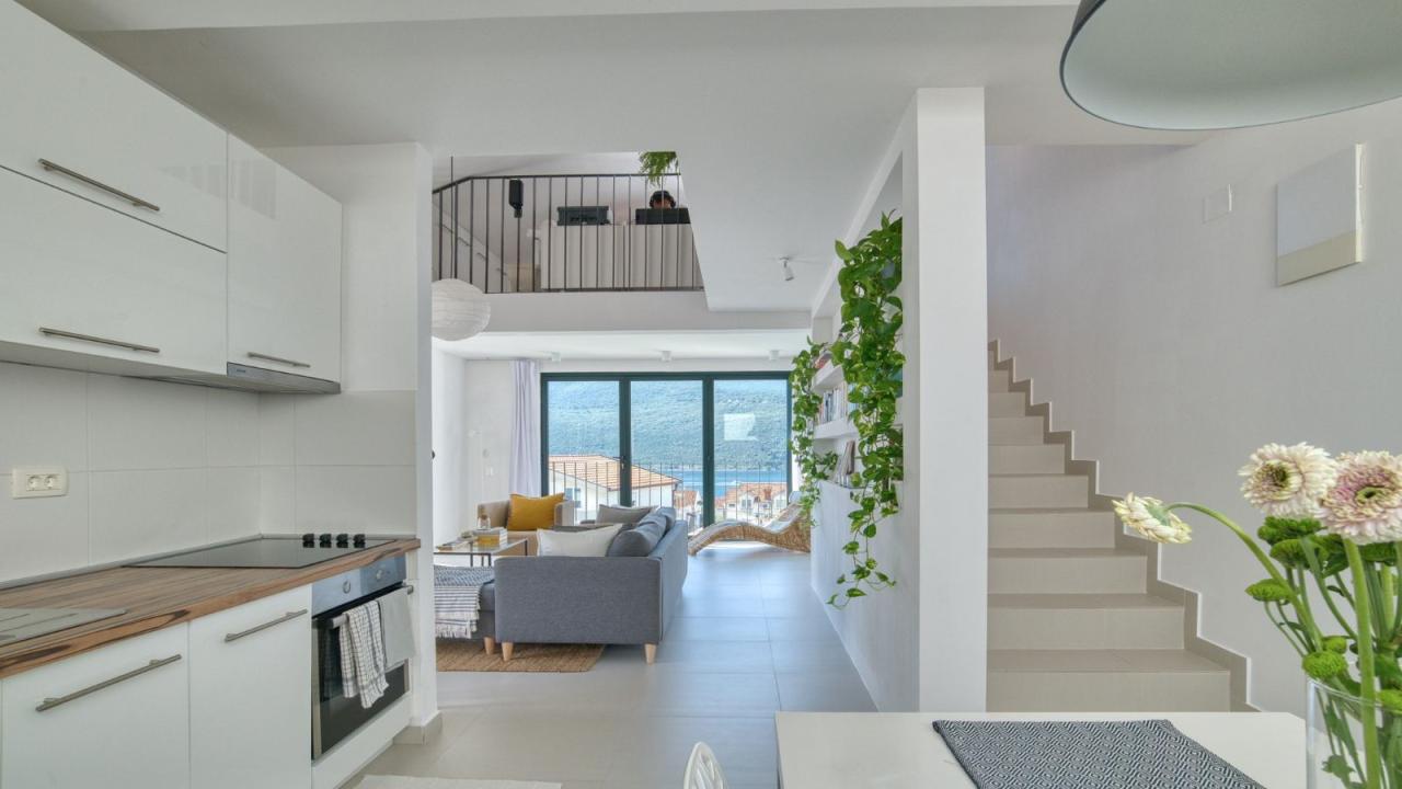 Luxury duplex apartment for sale in Đenovići.