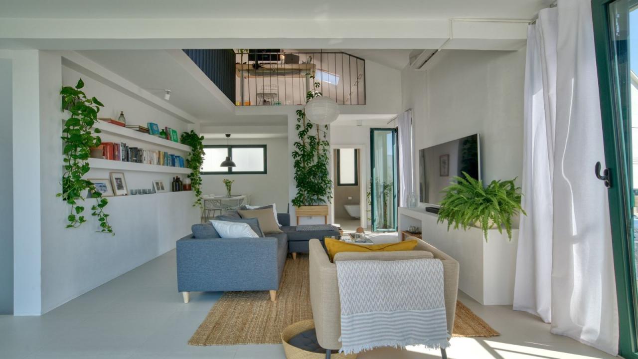 Luxury duplex apartment for sale in Đenovići.