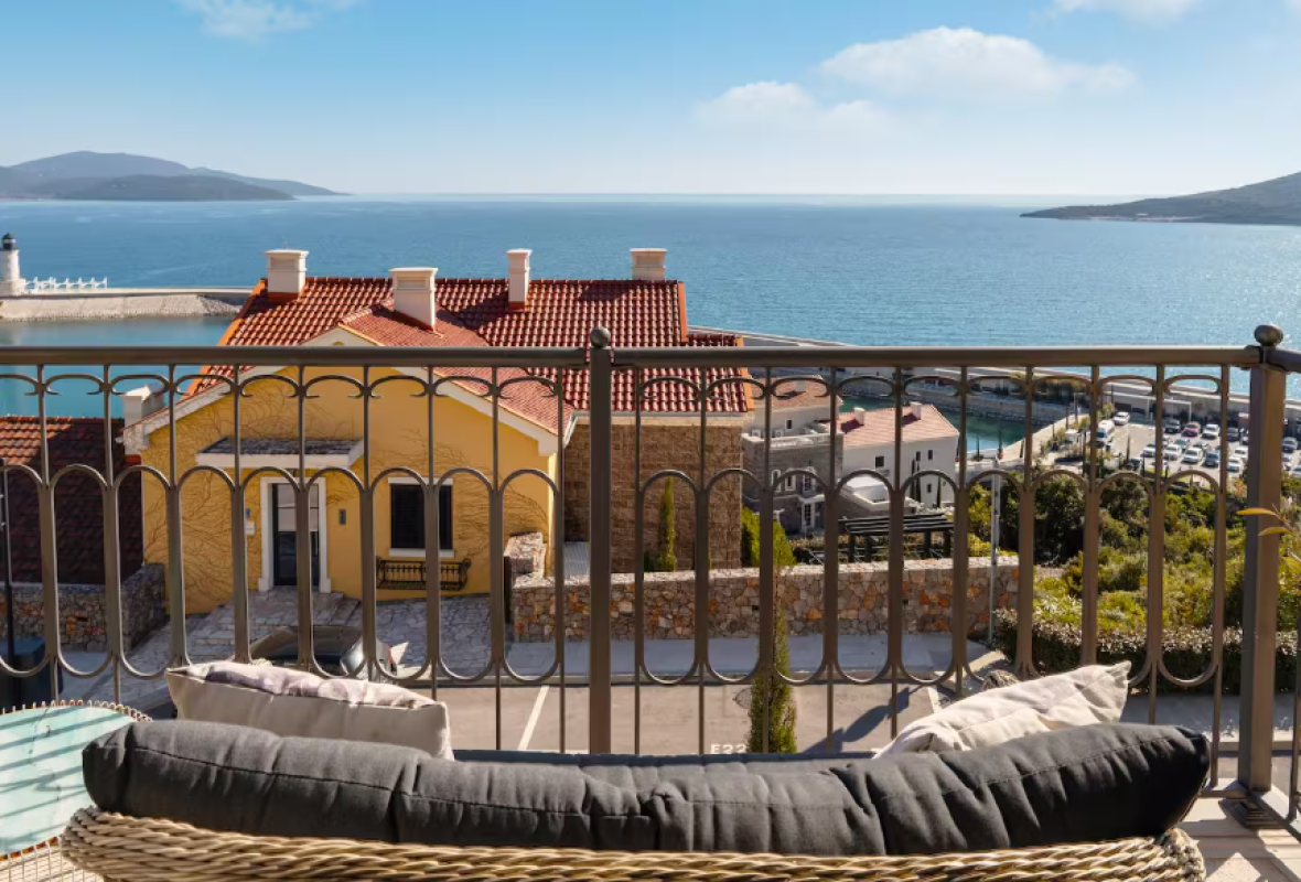 Luxury villa for sale in the Luštica Bay complex (Tivat).