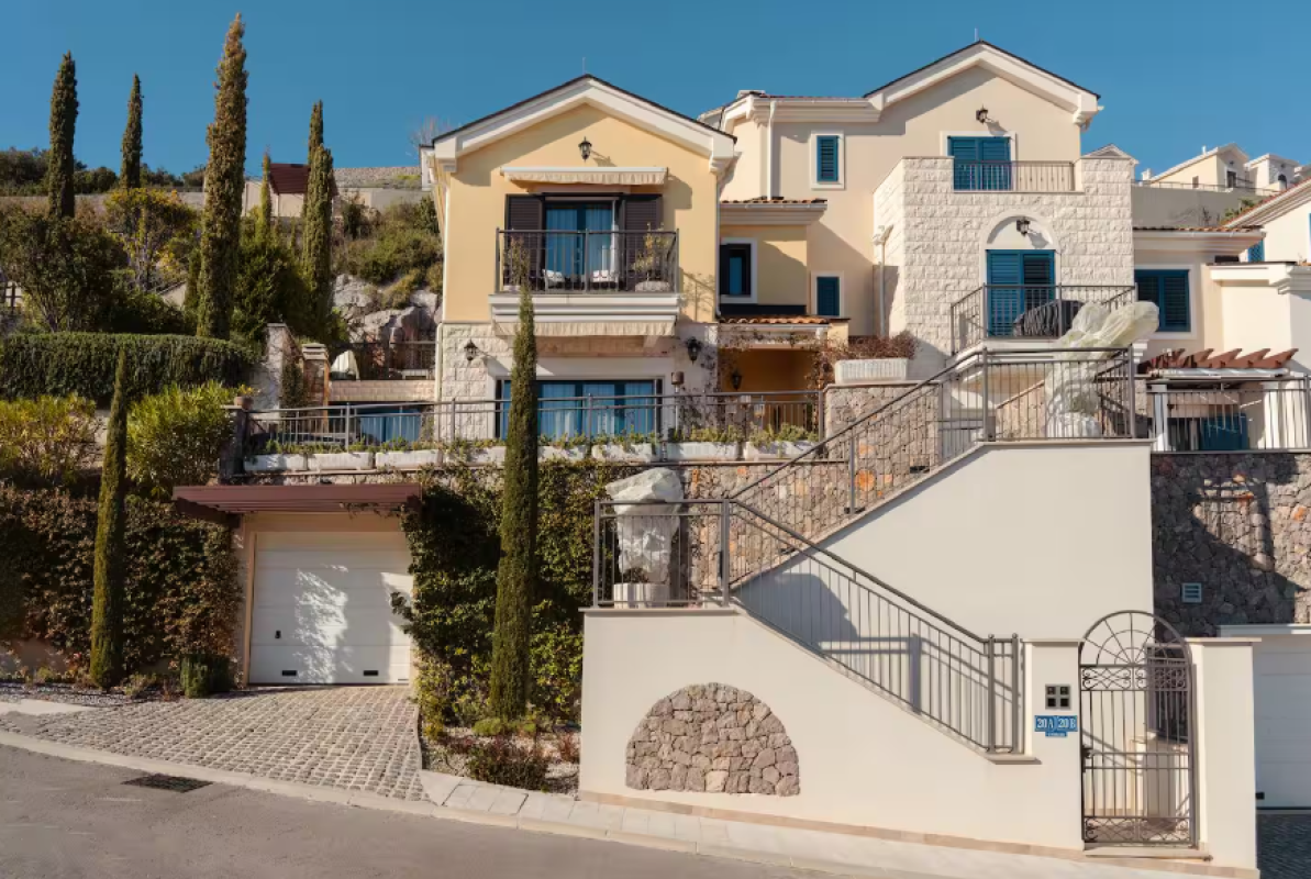 Luxury villa for sale in the Luštica Bay complex (Tivat).