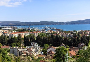 Luksuzna vila u Tivtu sa panoramskim pogledom na zaliv i privatnim bazenom