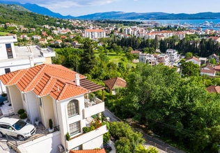 Luksuzna vila u Tivtu sa panoramskim pogledom na zaliv i privatnim bazenom