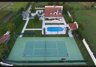 Luxusvilla mit Pool und Tennisplatz in Podgorica