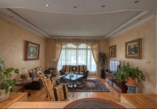 Luxusvilla mit Pool und Tennisplatz in Podgorica