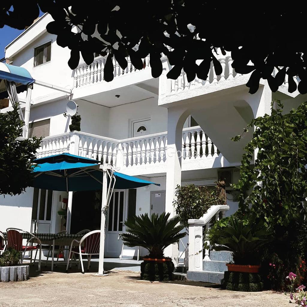 Mini-Hotel mit 6 Apartments in Bar Stadt 280m vom Meer entfernt