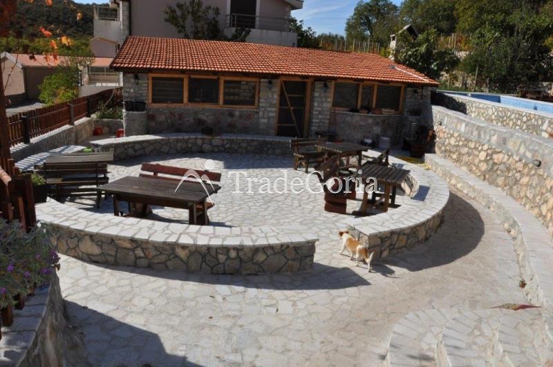 Etno-selo u blizini Budve - cena 550.000 evra