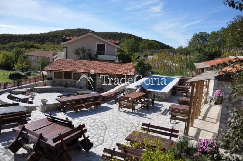 Etno-selo u blizini Budve - cena 550.000 evra