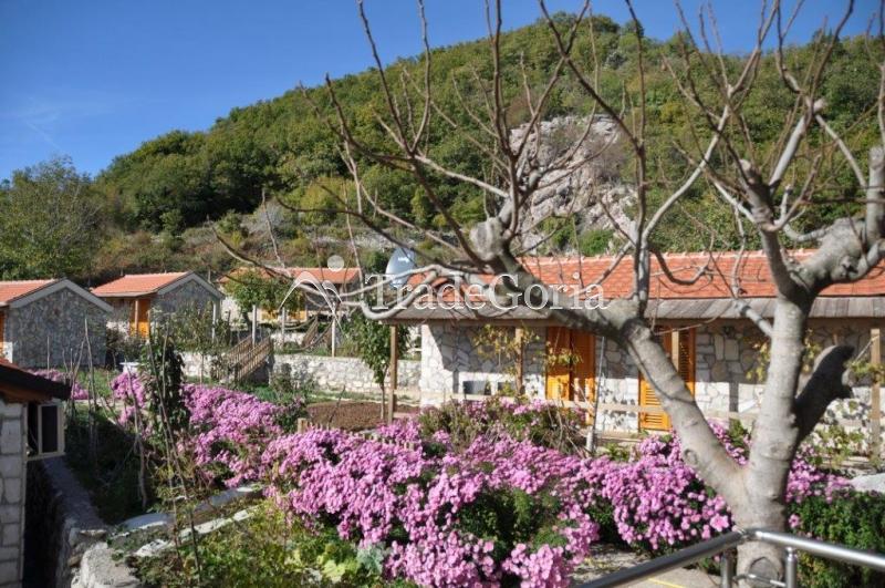 Etno-selo u blizini Budve - cena 550.000 evra