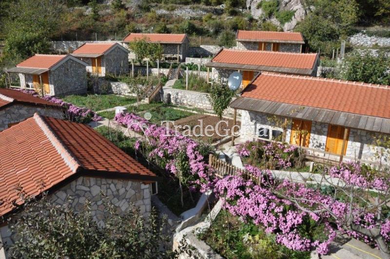 Etno-selo u blizini Budve - cena 550.000 evra