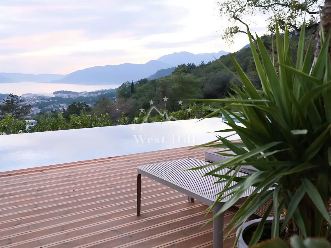 Modern townhouse with panoramic views of the sea, mountains and bay near Tivat