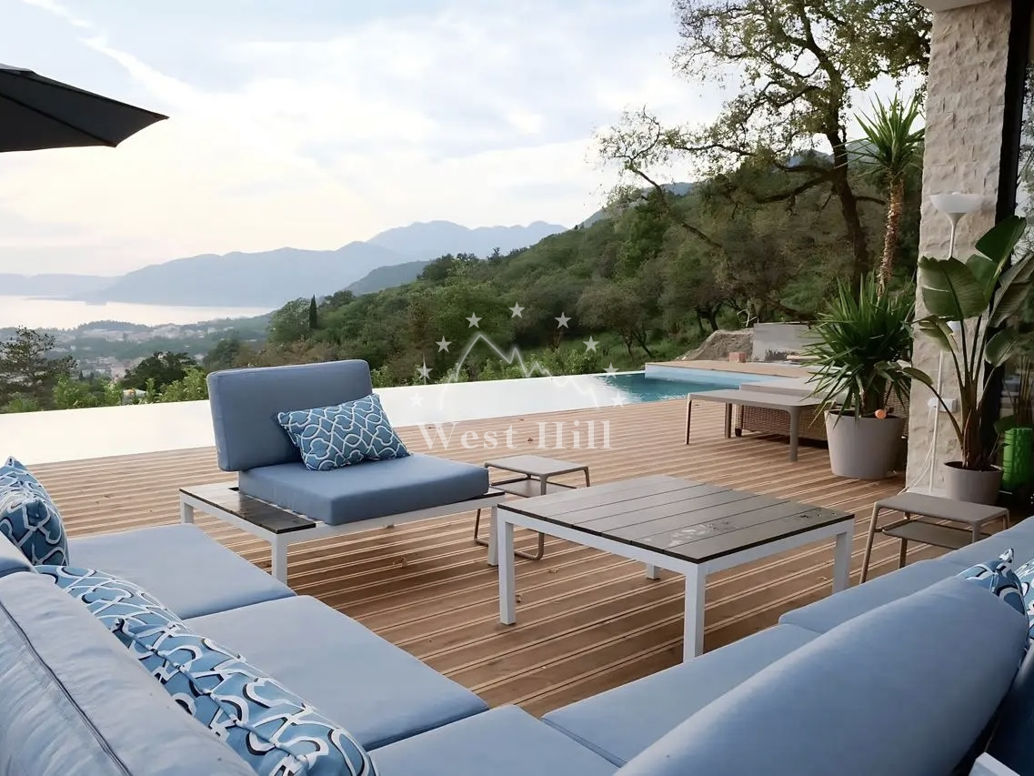 Modern townhouse with panoramic views of the sea, mountains and bay near Tivat