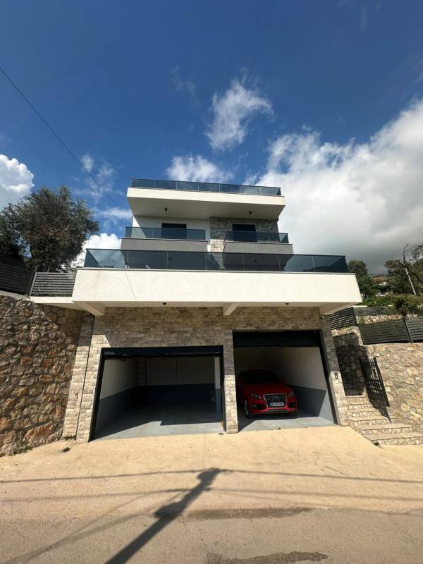 Modern villa for sale in Old Bar.