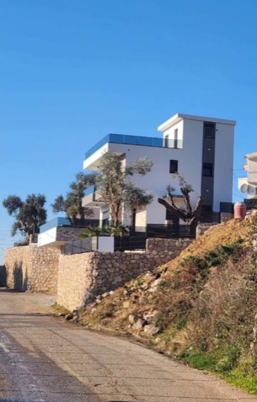 Modern villa for sale in Old Bar.