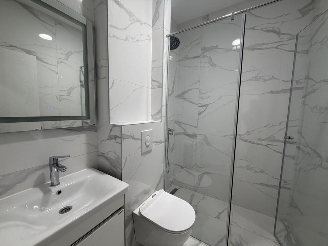 Neue 2-Zimmer-Wohnung mit 69 m² zum Verkauf in Dobrota, Kotor