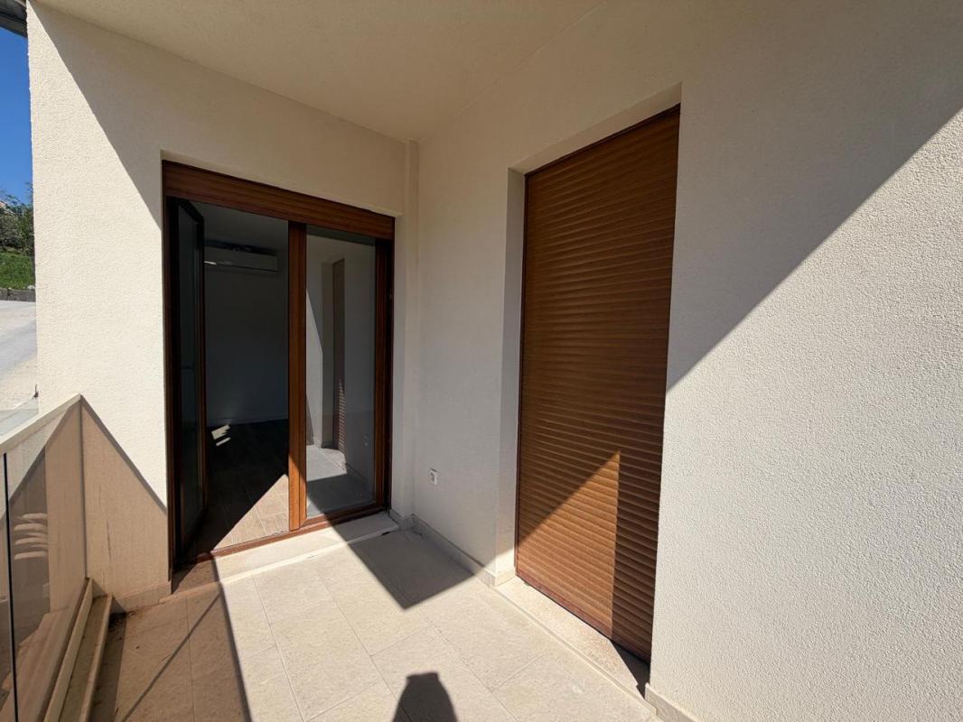 Neue 2-Zimmer-Wohnung mit 69 m² zum Verkauf in Dobrota, Kotor