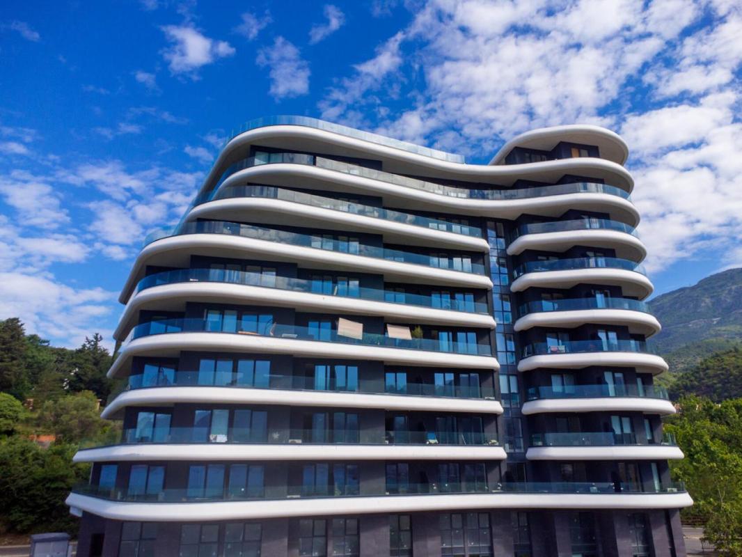 For sale new apartment 69m2 in a new luxury complex on the beach