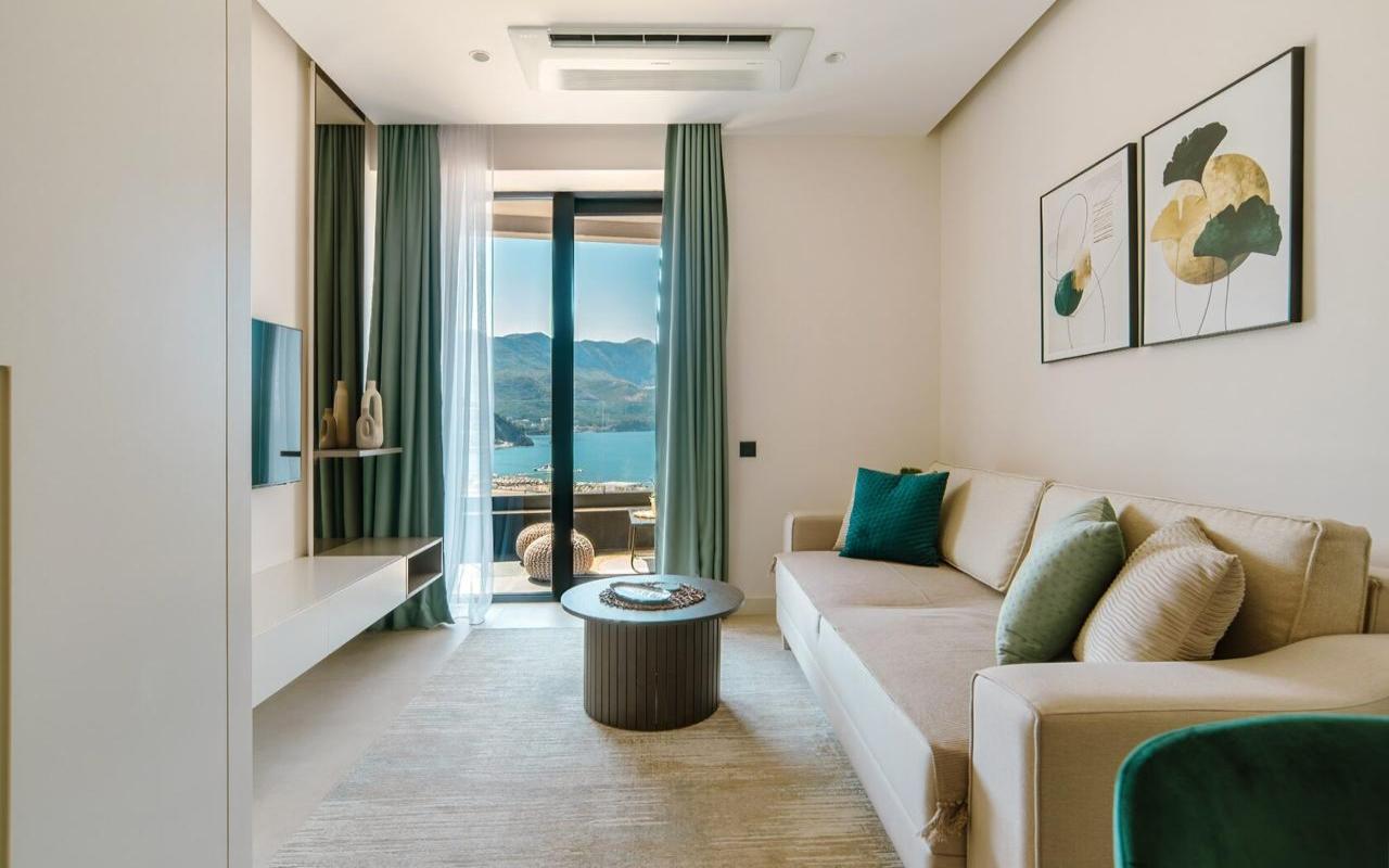 For sale new apartment 116m2 in a new luxury complex on the beach