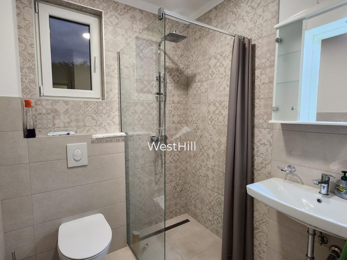 Neue Wohnung in Djenovici, 50 m vom Meer
