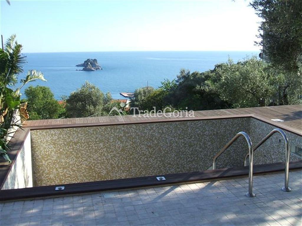 New 2-storey stone villa with pool in Petrovac