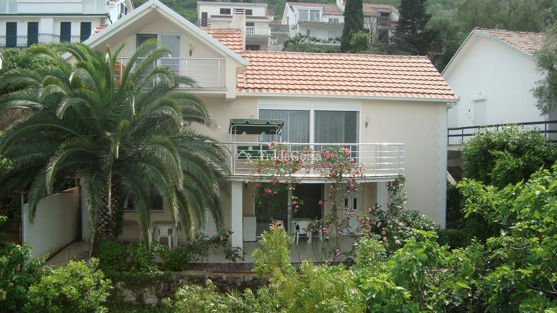 New villa in Krašići 20m from the sea