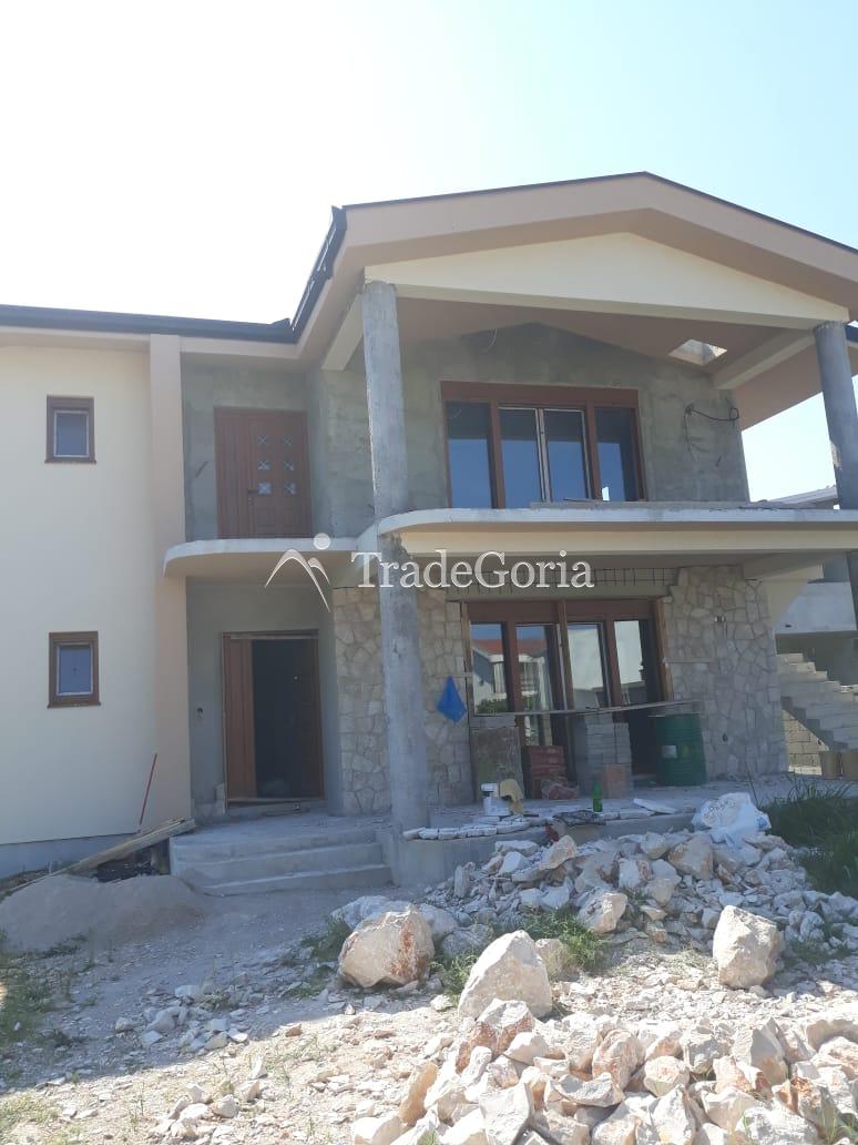 Neues Haus in Polie ohne Innenausbau