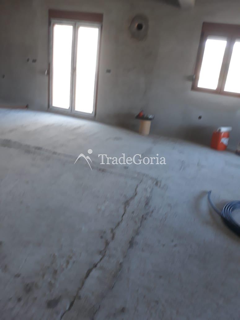 Neues Haus in Polie ohne Innenausbau