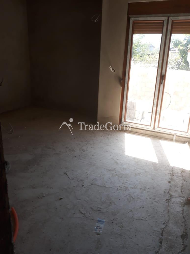 Neues Haus in Polie ohne Innenausbau