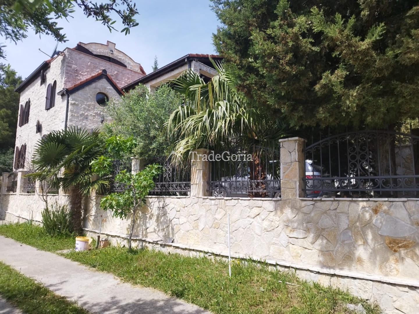 New magnificent three-story house in Sutomore