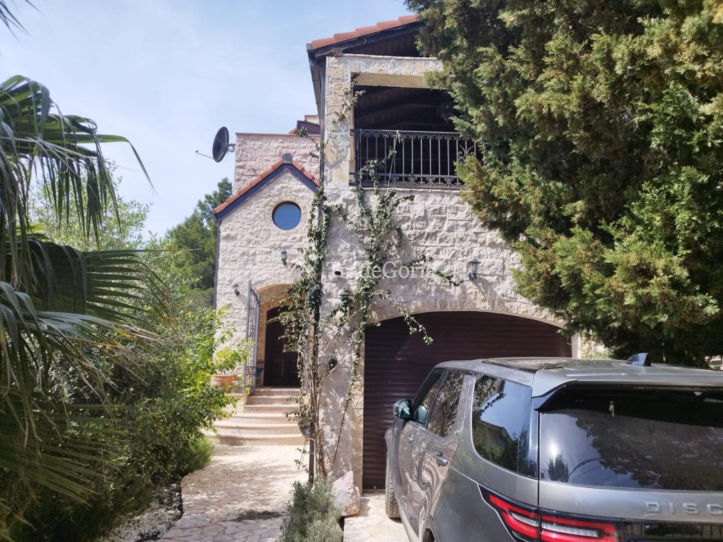 New magnificent three-story house in Sutomore