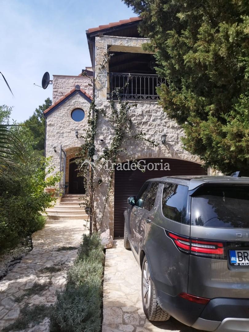 New magnificent three-story house in Sutomore