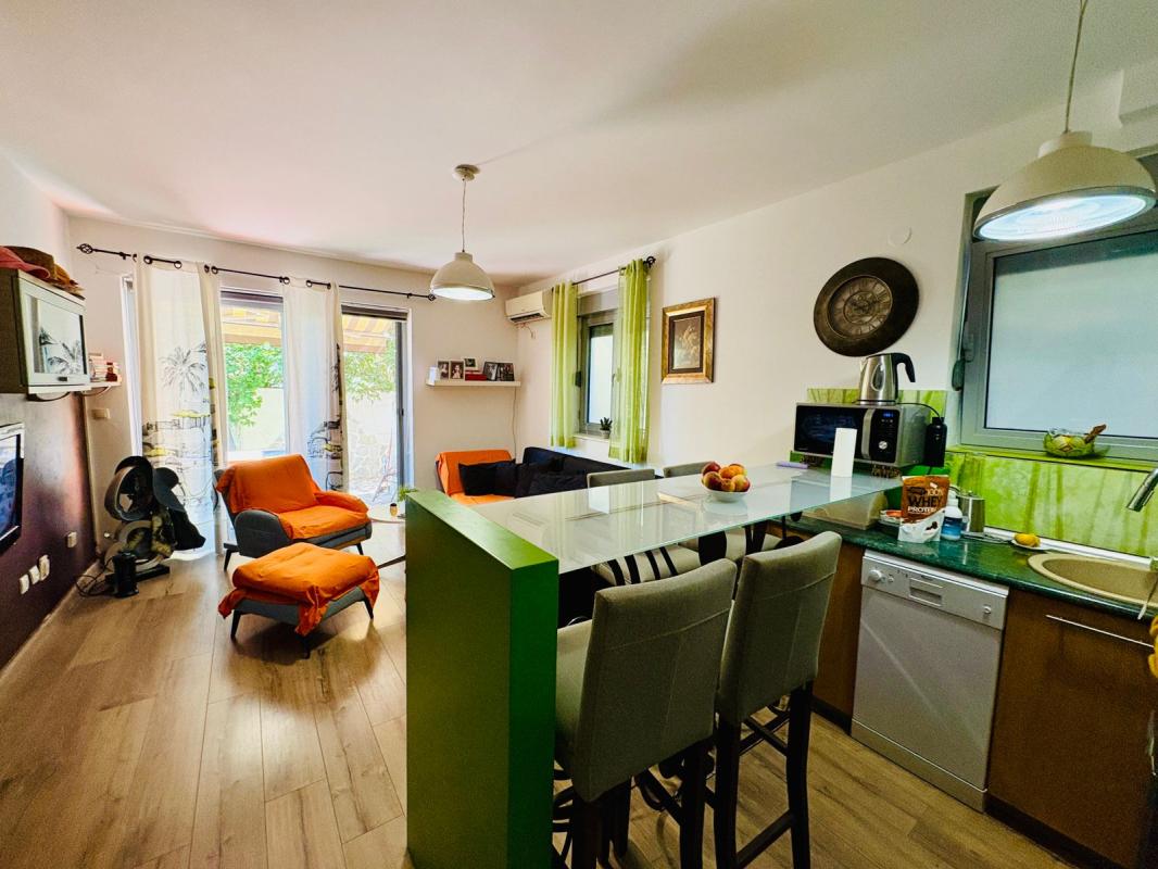 Gemütliche 1-Zimmer-Wohnung mit Pool in Petrovac, 350 m zum Meer
