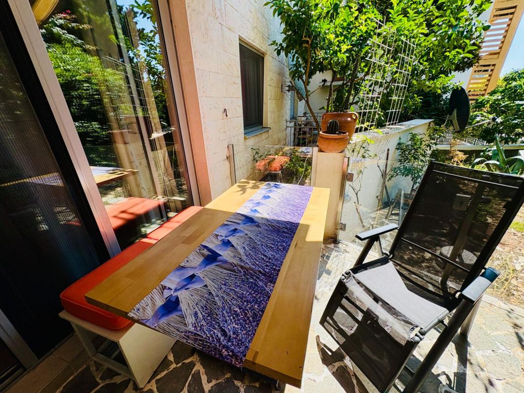 Gemütliche 1-Zimmer-Wohnung mit Pool in Petrovac, 350 m zum Meer