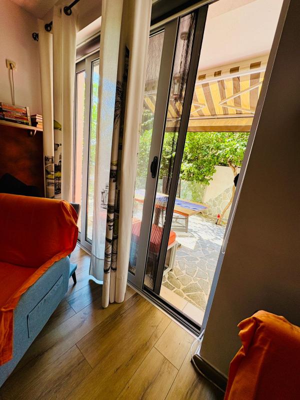 Gemütliche 1-Zimmer-Wohnung mit Pool in Petrovac, 350 m zum Meer