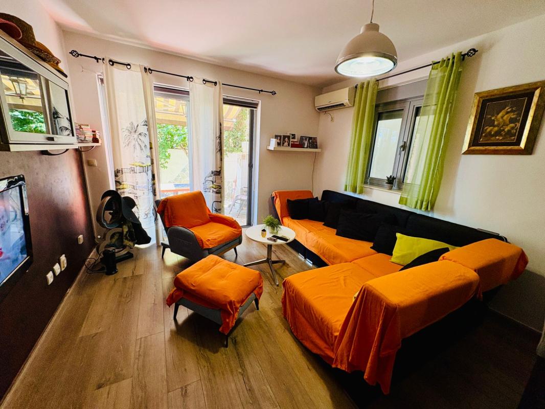 Gemütliche 1-Zimmer-Wohnung mit Pool in Petrovac, 350 m zum Meer