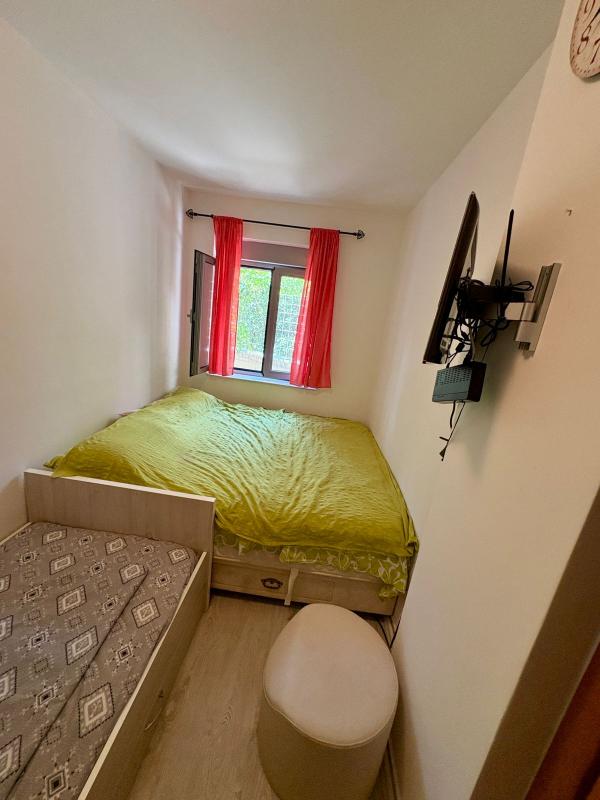 Gemütliche 1-Zimmer-Wohnung mit Pool in Petrovac, 350 m zum Meer
